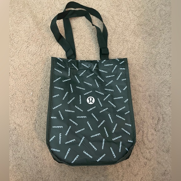 Green holiday lululemon bag - Picture 2 of 3
